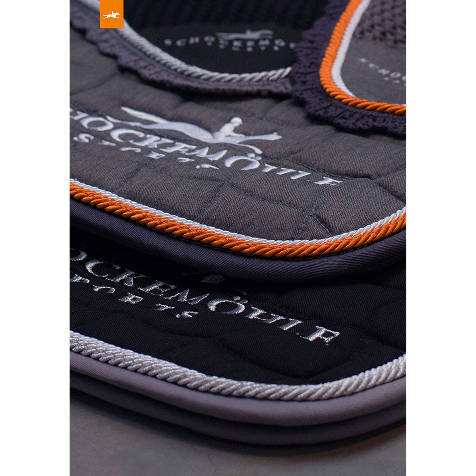 Schockemöhle Sports Dynamite DL, dressursjabrak med logo Sjabraker