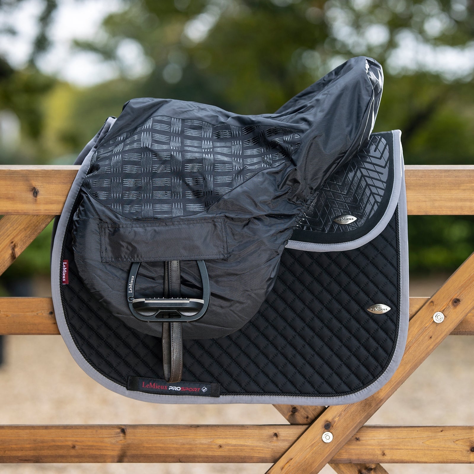 LeMieux Ride On Saddle Cover Saler & gjorder