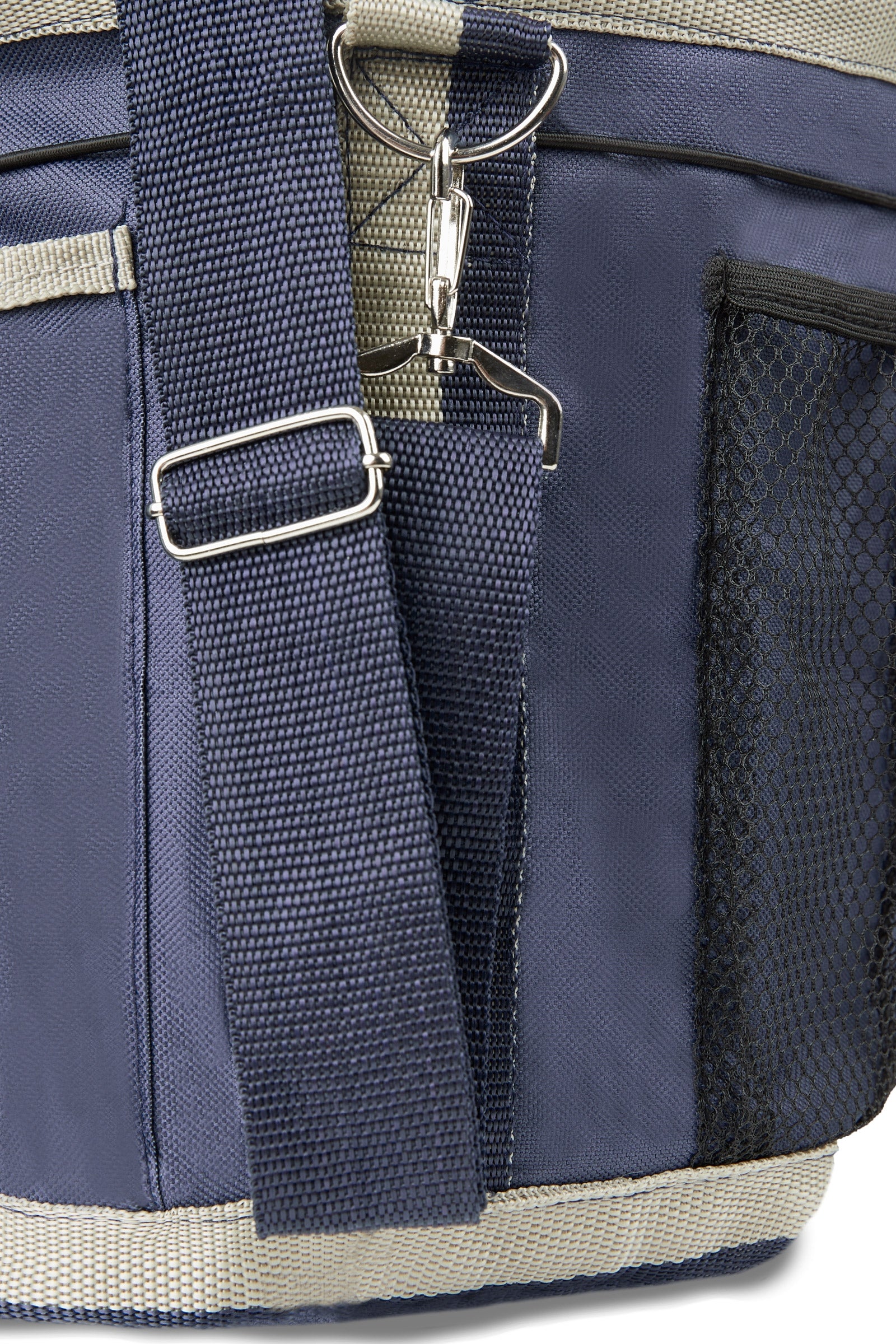 Pack shot 4