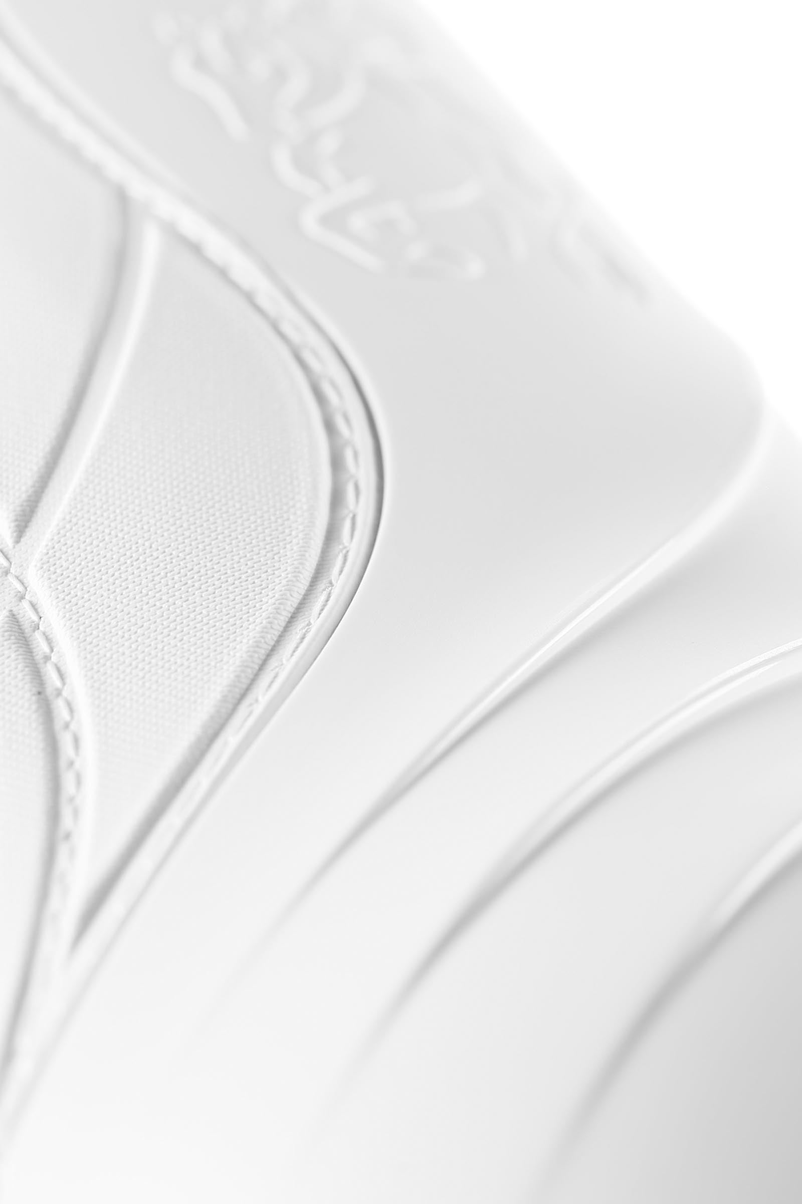 Pack shot 4