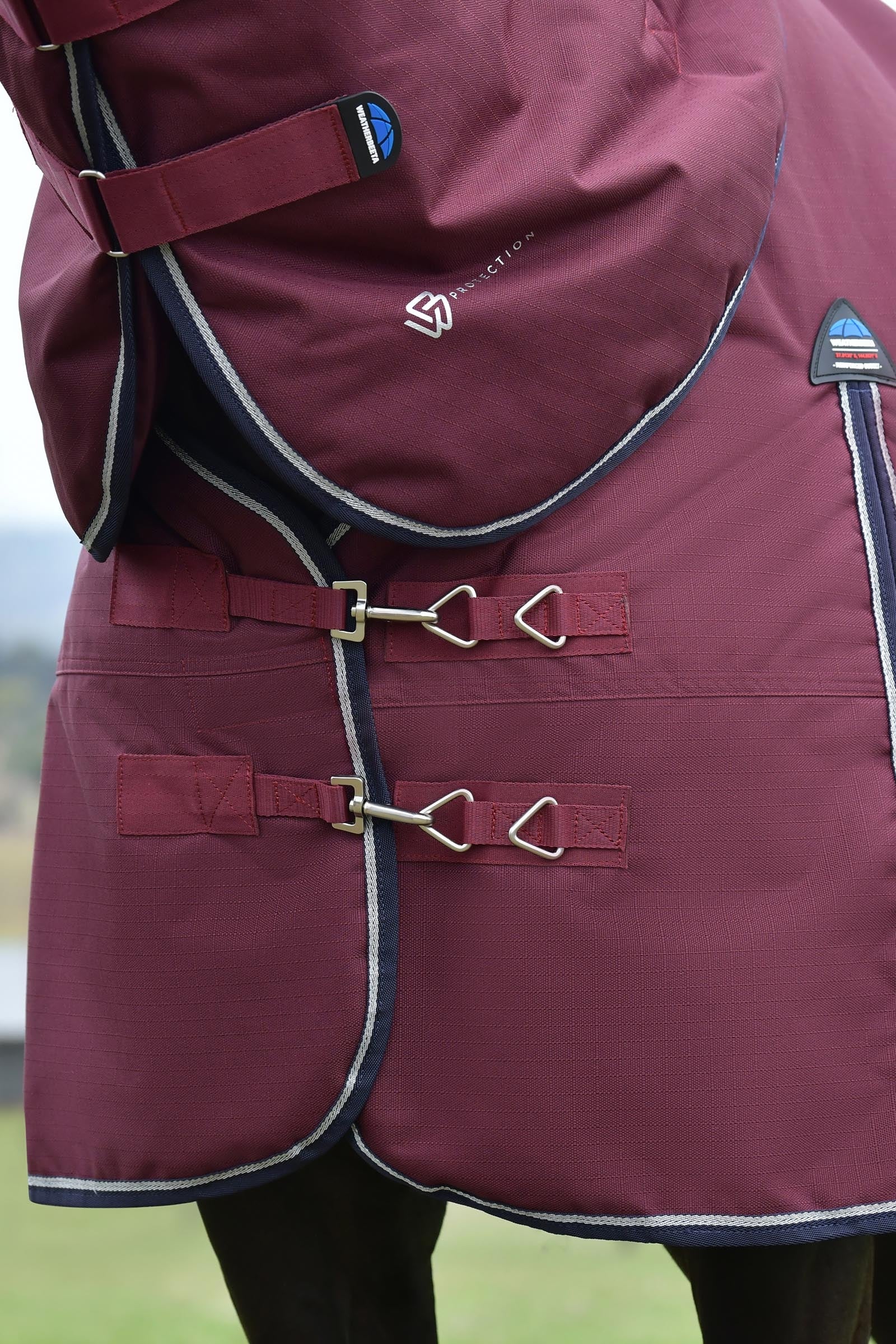 Weatherbeeta Comfitec Essential Turnout Rug Detach-A-Neck 220g Horse Rugs