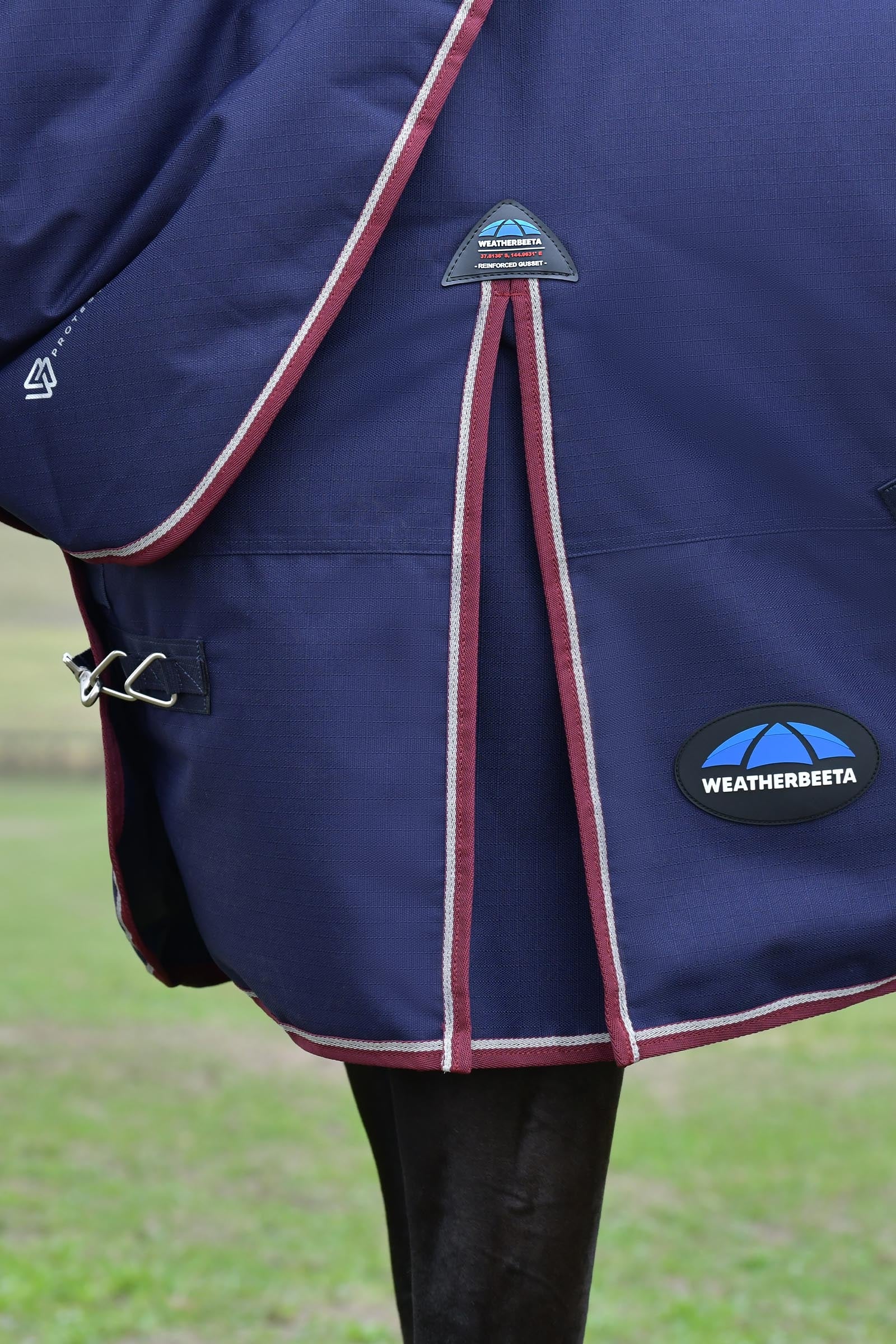 Weatherbeeta Comfitec Essential Turnout Rug Detach-A-Neck 220g Horse Rugs