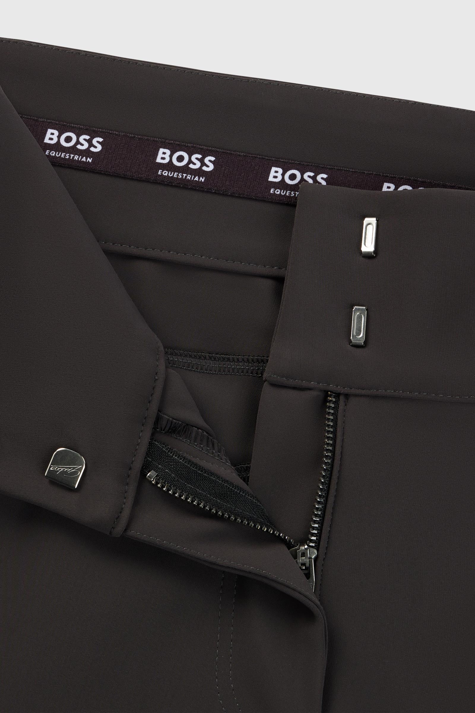 Pack shot 2