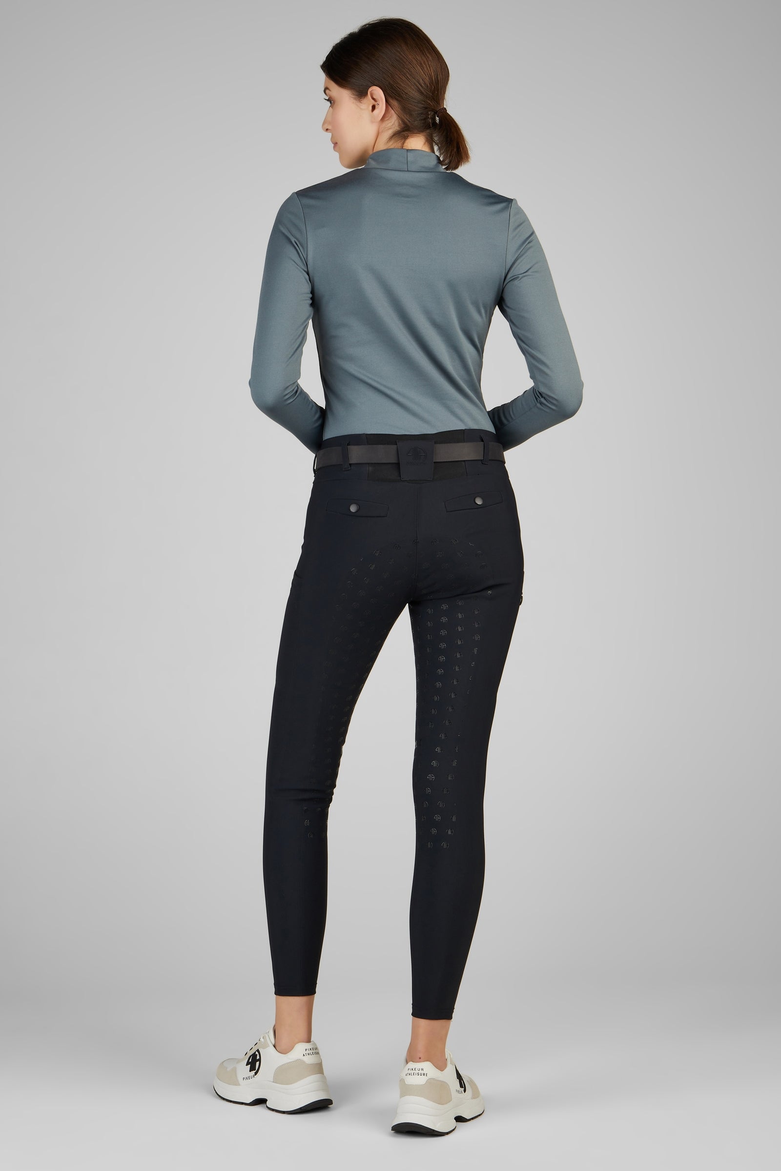 Model shot 2