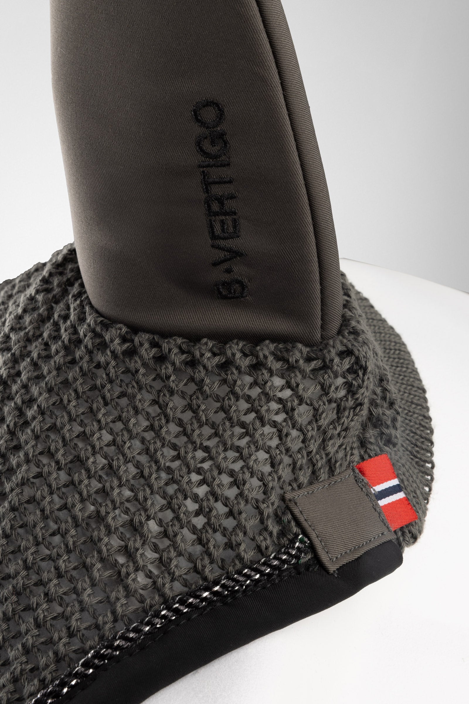 B Vertigo Onyx Noise Absorbing Fly Hood Saddle Pads